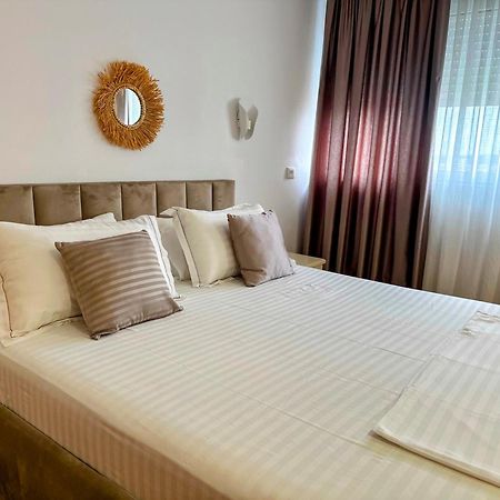 Madalin Seaside Apartment Vlorë Eksteriør billede