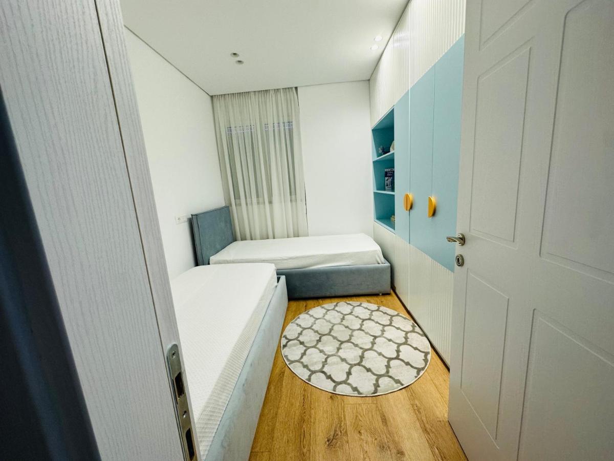 Madalin Seaside Apartment Vlorë Eksteriør billede