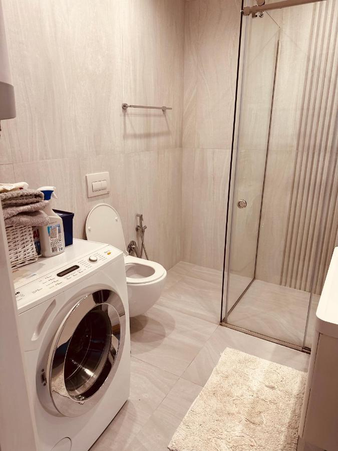 Madalin Seaside Apartment Vlorë Eksteriør billede