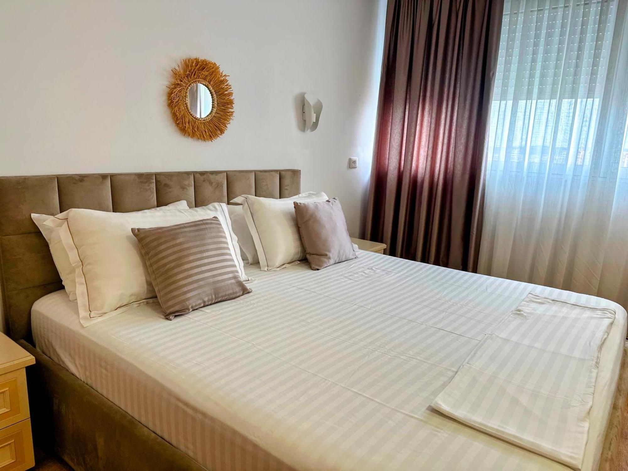 Madalin Seaside Apartment Vlorë Eksteriør billede
